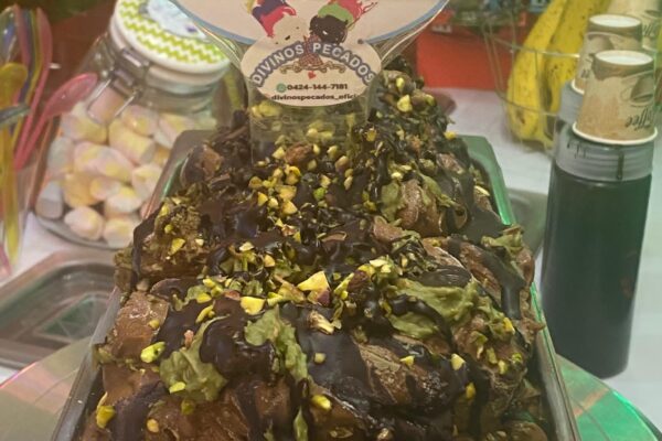 Divinos Pecados lanza Dubai. un espectacular helado, inspirado en la barra de chocolate más viral del momento