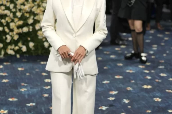 ZENDAYA Y CALLUM TURNER VISTEN LOUIS VUITTON EN LA MET GALA 2025