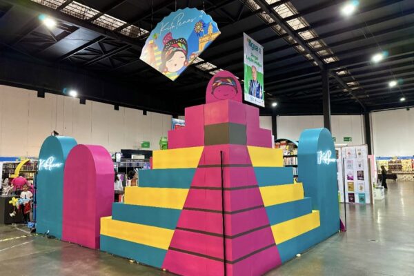 ¡Orgullo Venezolano! Librería Kitapenas Gana Primer Premio en FILGUA 2025 con Daniel Uzcátegui al Frente