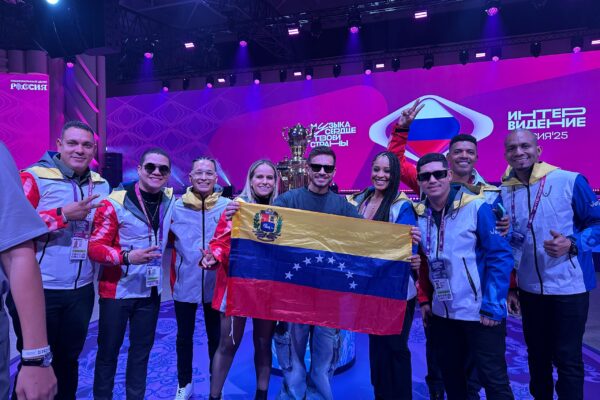 Omar Acedo en Rusia para llevar «La fiesta de la paz» al Festival InterVision 2025