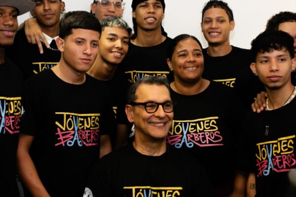 La “Asociación de Jóvenes Barberos” llega a Caracas para transformar vidas con servicio y creatividad