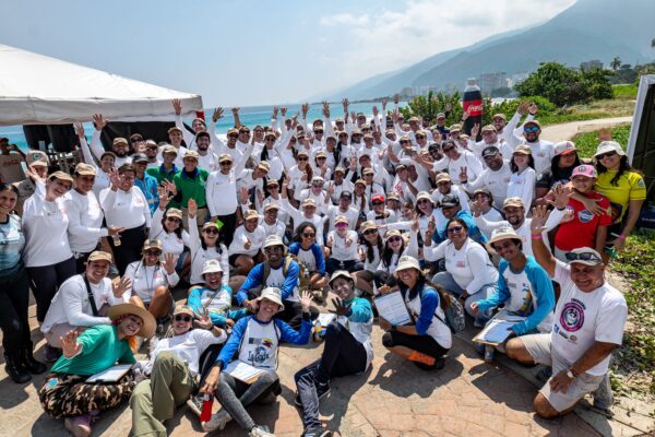 Coca-Cola FEMSA Venezuela celebró Día Mundial de Limpieza de Playas con jornada de recolección de residuos