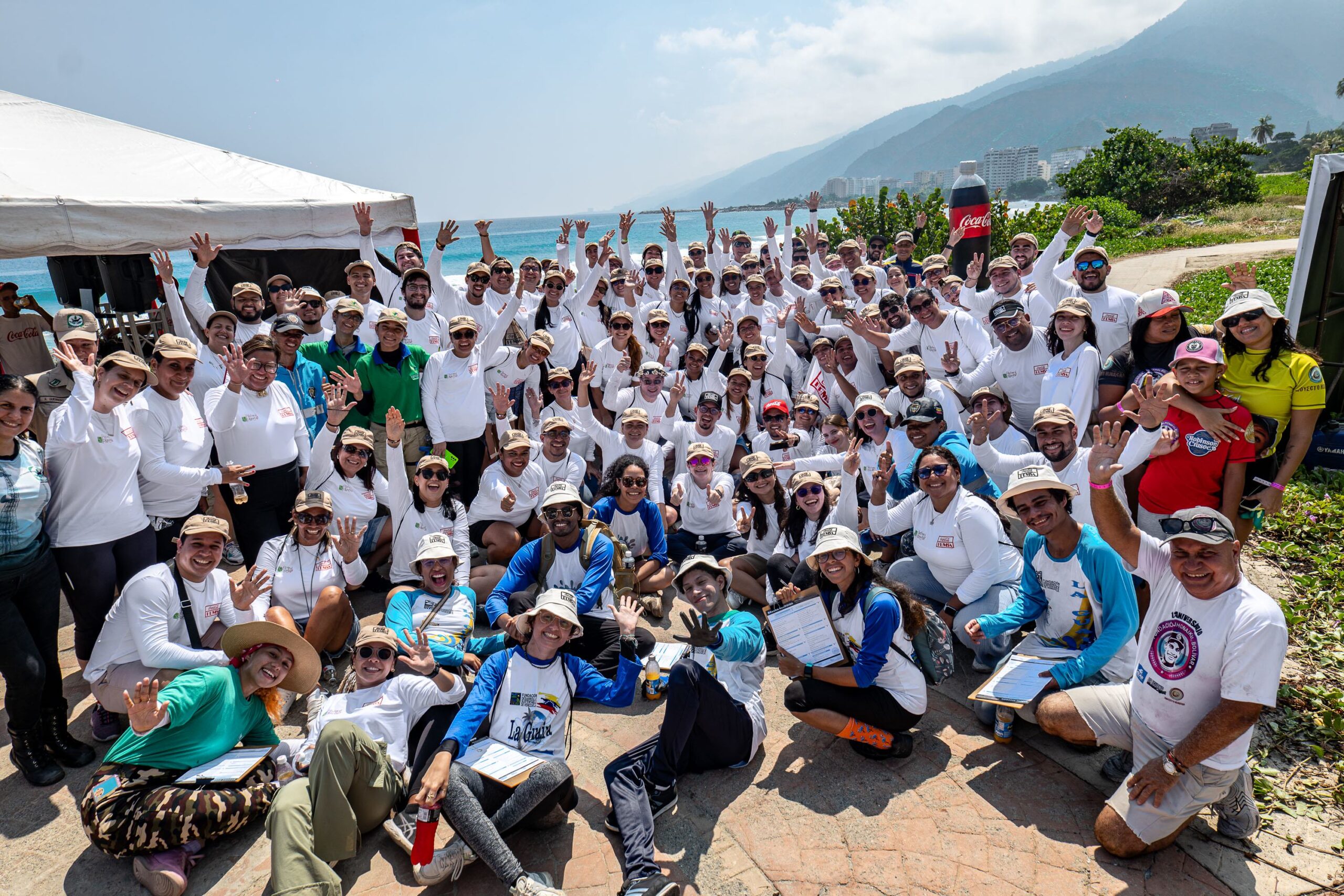 Coca-Cola FEMSA Venezuela celebró Día Mundial de Limpieza de Playas con jornada de recolección de residuos