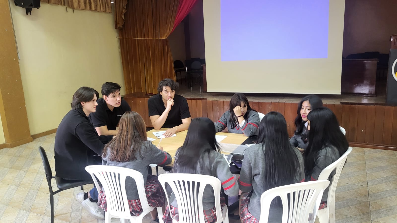 Crece la emoción del programa educativo Solve for Tomorrow 2025:  los top 3 equipos de 13 países avanzan a la siguiente ronda