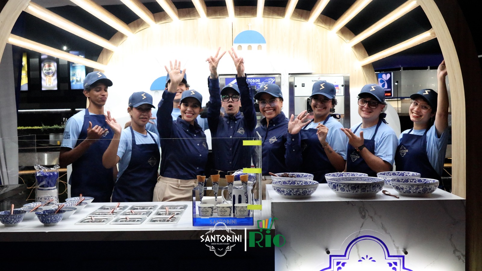 Rio Supermarket lanza al mercado su heladería de yogurt griego Santorini