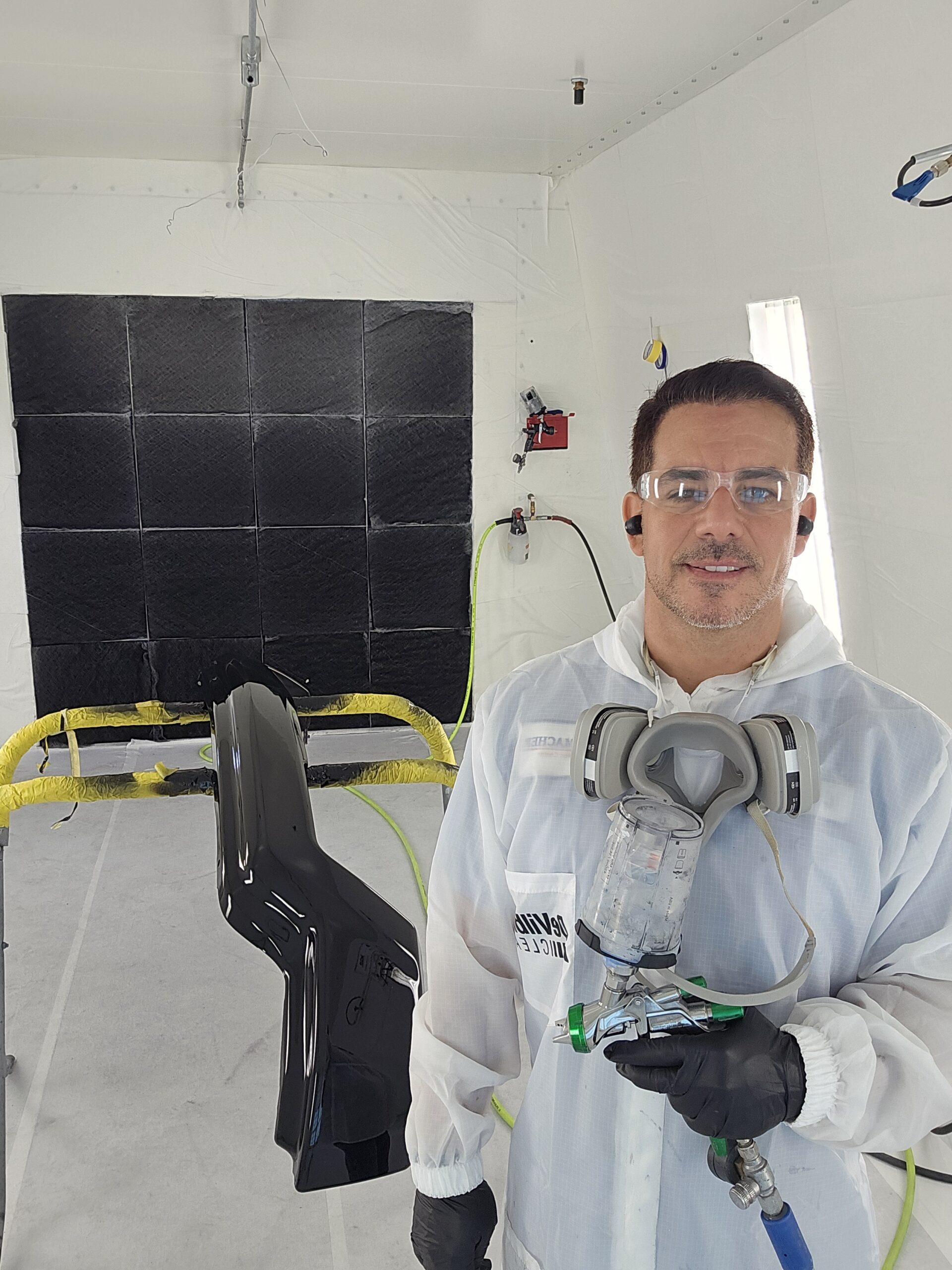 Carlos Andara es un profesional clave en reparación y pintura automotriz