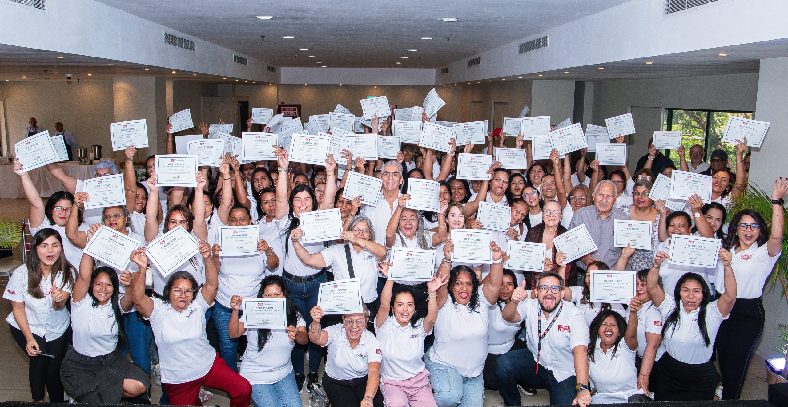 Coca-Cola FEMSA impulsa el liderazgo femenino con la certificación de 259 emprendedoras