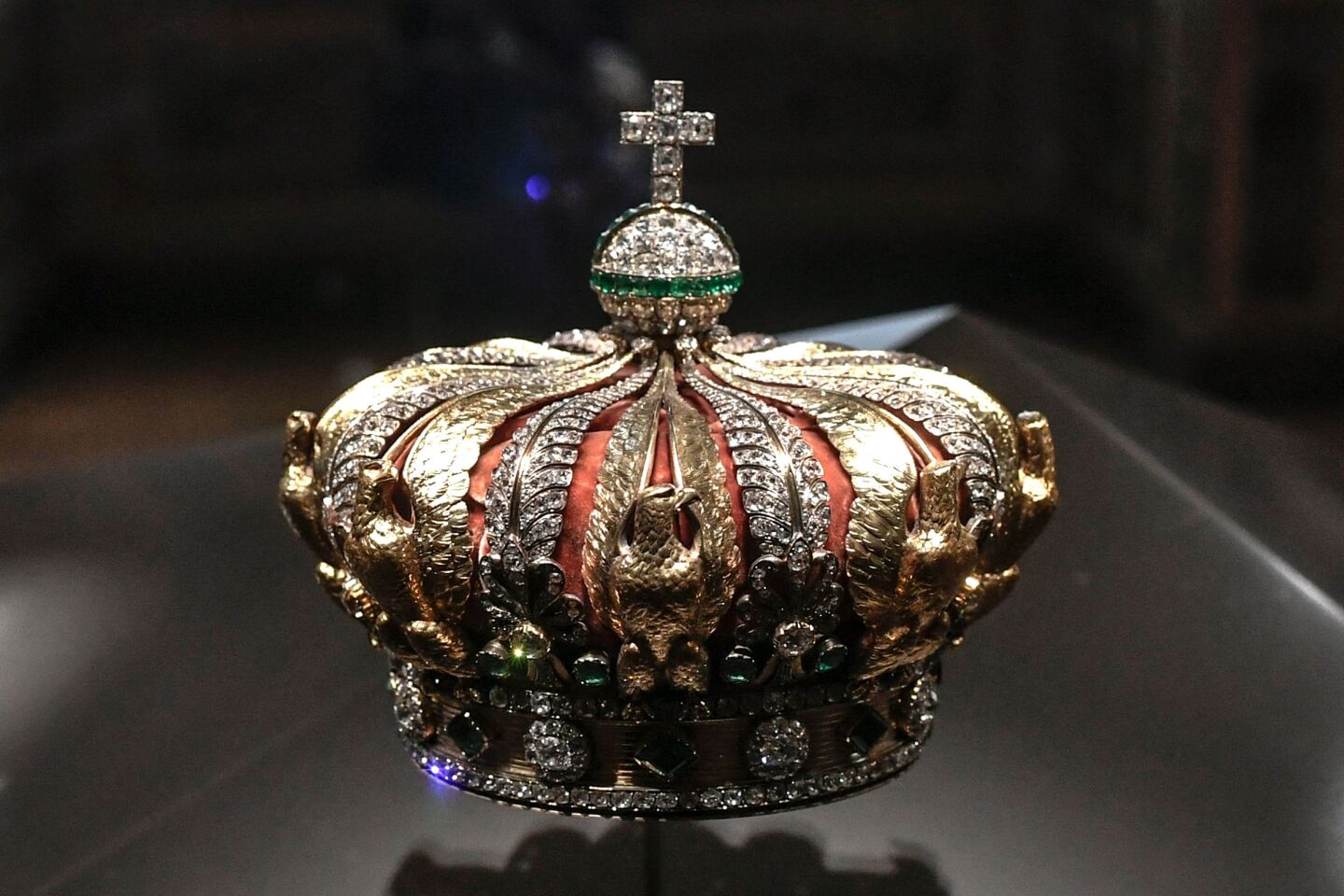 Joyas del Louvre robadas en un descarado robo a plena luz del día