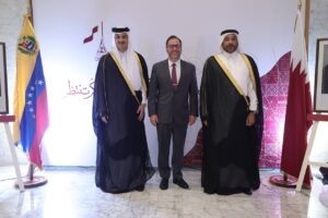 «Hospitalidad y tradición: La elegante recepción en Caracas para conmemorar el Día Nacional de Qatar»