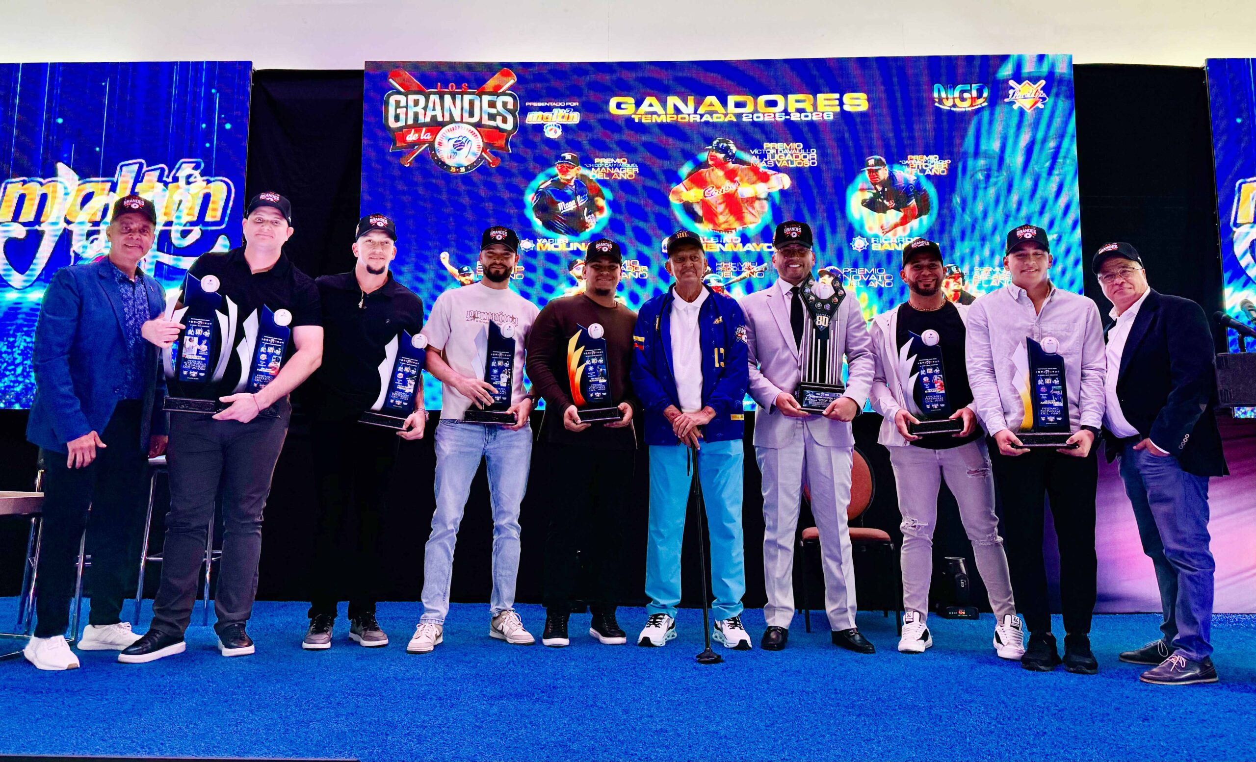 “EL REY” DAVID CONCEPCIÓN ENGALANÓ EL HERMOSO  ACTO DE ENTREGA DE LOS GRANDES DE LA LVBP