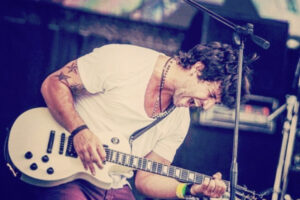 El venezolano Raúl Ramírez: el arquitecto musical de la banda Sun City Riot