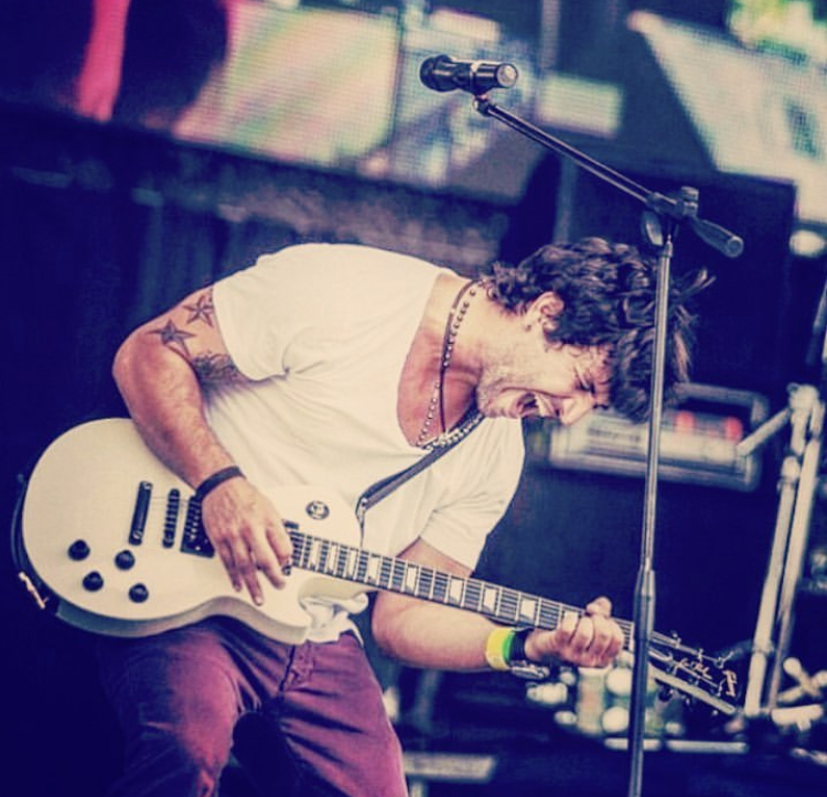 El venezolano Raúl Ramírez: el arquitecto musical de la banda Sun City Riot