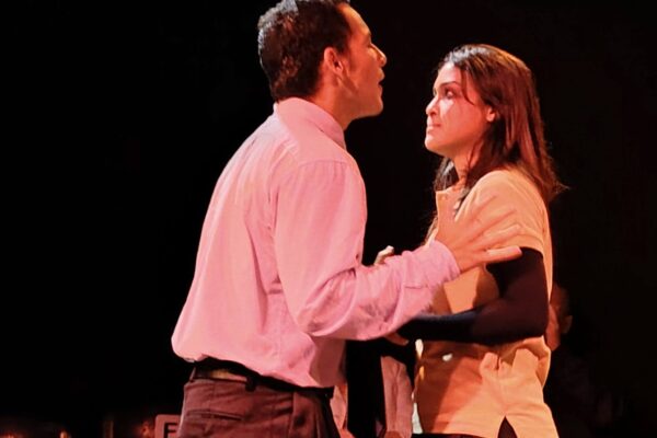 Cuando la filosofía se vuelve incendio: Una joya teatral en el Festival de Jóvenes Directores.
