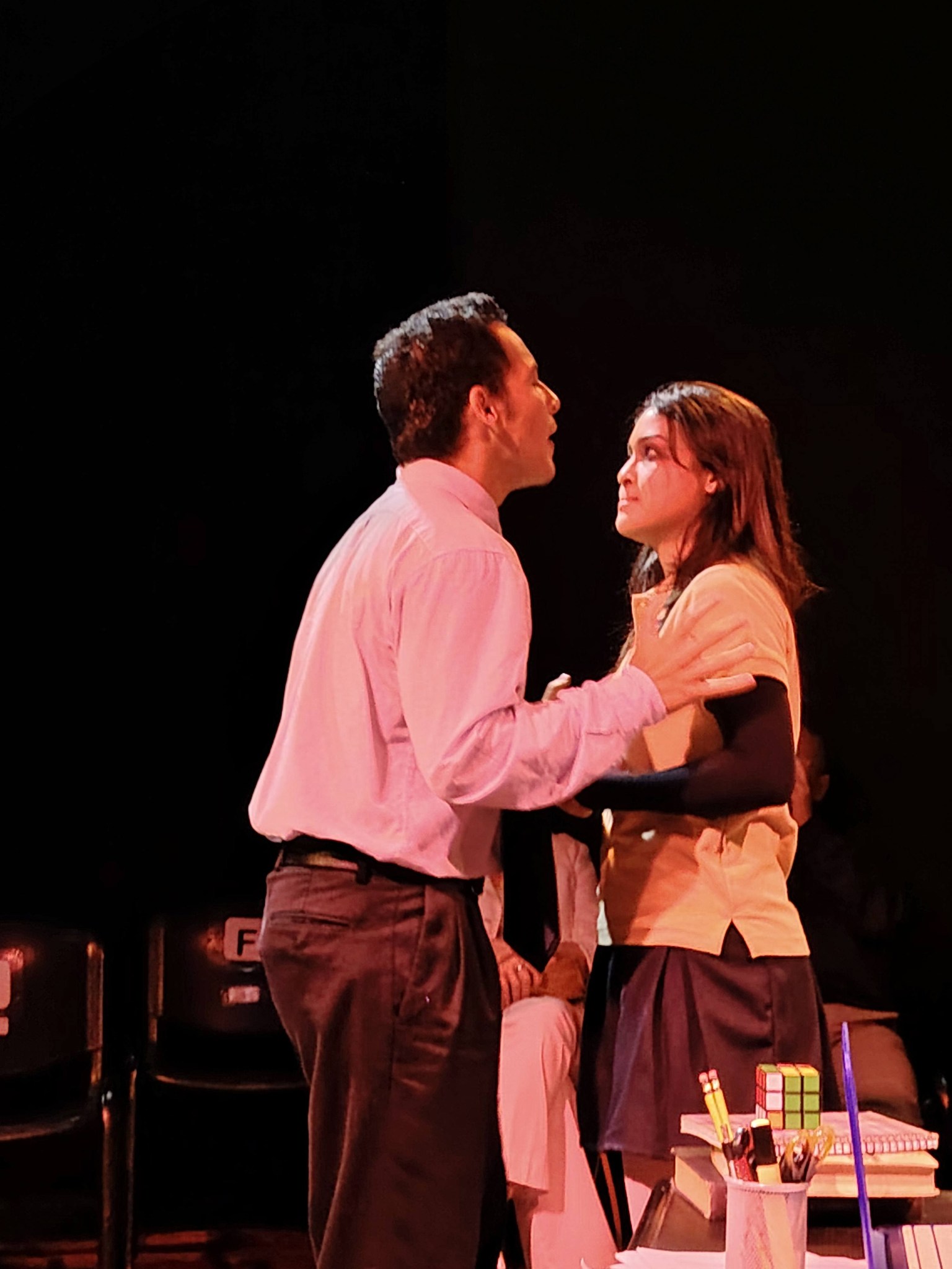 Cuando la filosofía se vuelve incendio: Una joya teatral en el Festival de Jóvenes Directores.