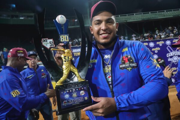 «Un León en el puente de mando: Leandro Cedeño arrasa con el Robert Pérez vestido de eléctrico.