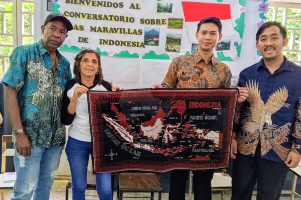 César Palacios y la Embajada de Indonesia impulsan el intercambio cultural con estudiantes de Barlovento