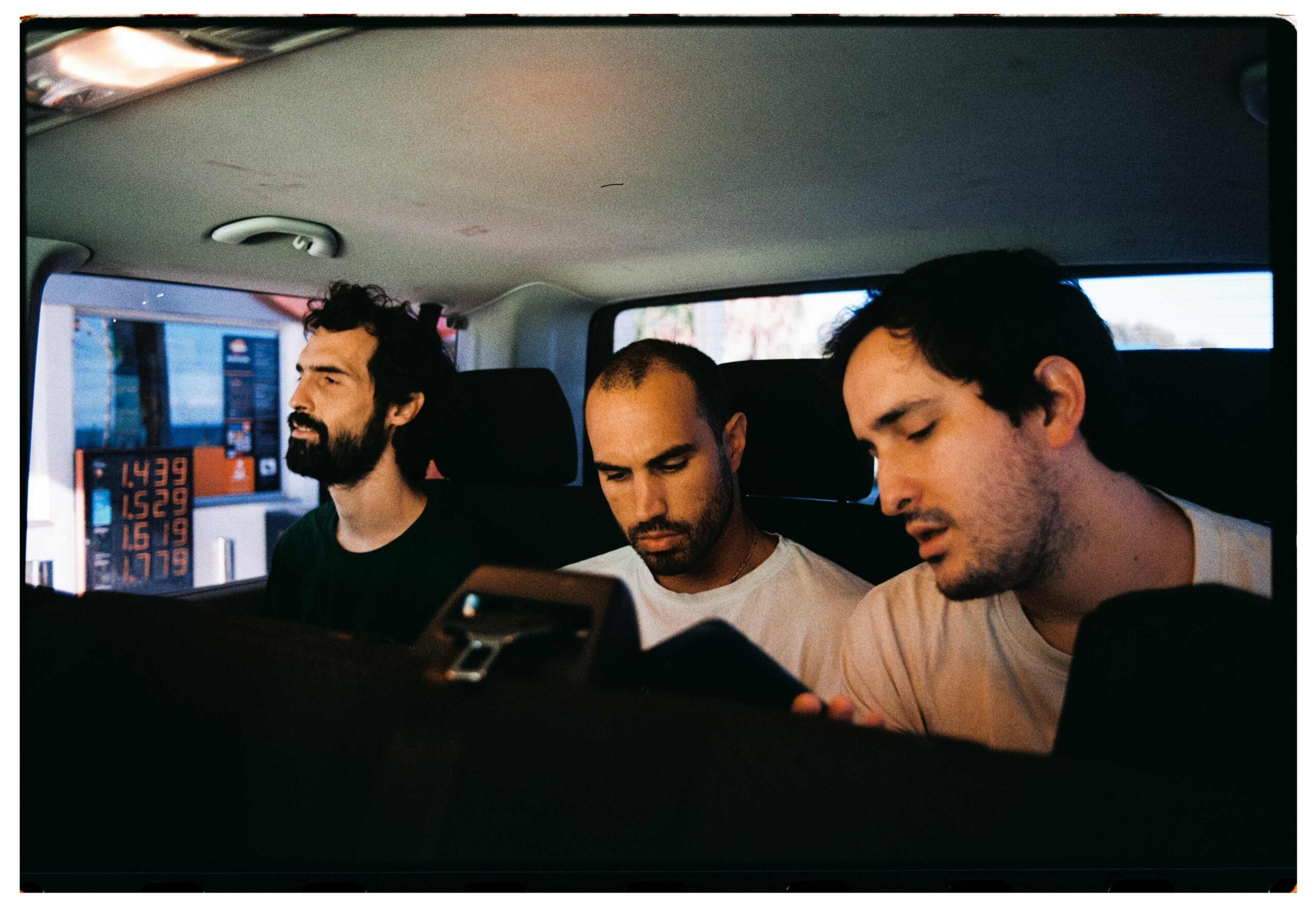 Americania presenta “Calendarios”, cuarto sencillo de su próximo álbum Saludos de Americania