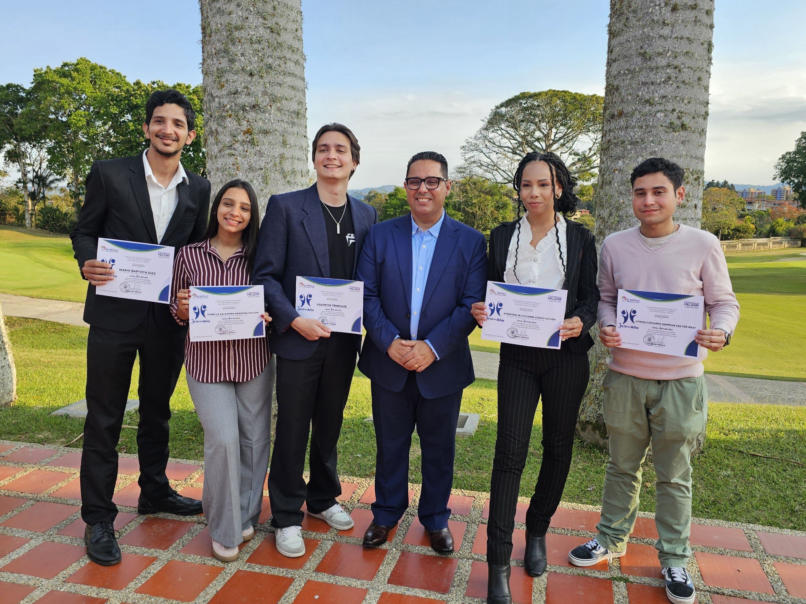 Alcaldía de El Hatillo impulsa el talento local: más de 100 jóvenes son condecorados por su excelencia y compromiso social