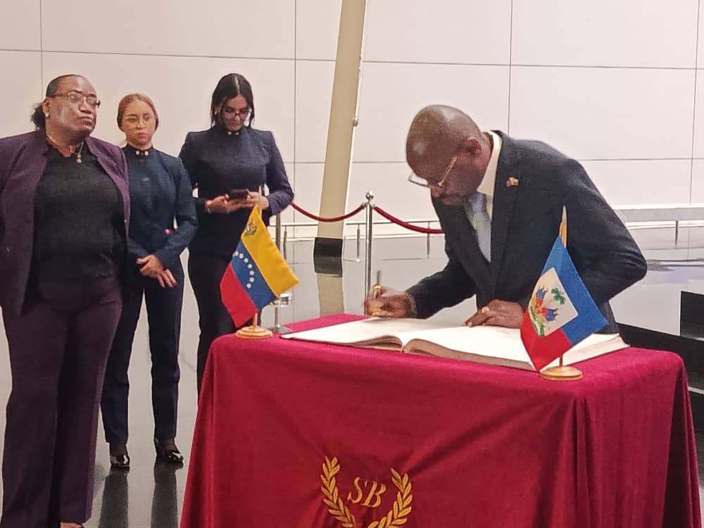 «Embajada de Haití conmemora en el Panteón Nacional el 256° Aniversario del Natalicio de Alexandre Pétion»