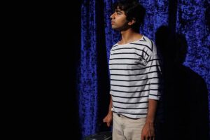 «Una obra de teatro en el Mall of the Emirates me cambió la vida»: el actor Niraj Nair, originario de Dubái, se abre camino en la escena teatral neoyorquina