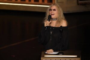 Barbra Streisand se pierde la entrega de premios de Cannes por un problema en la rodilla.