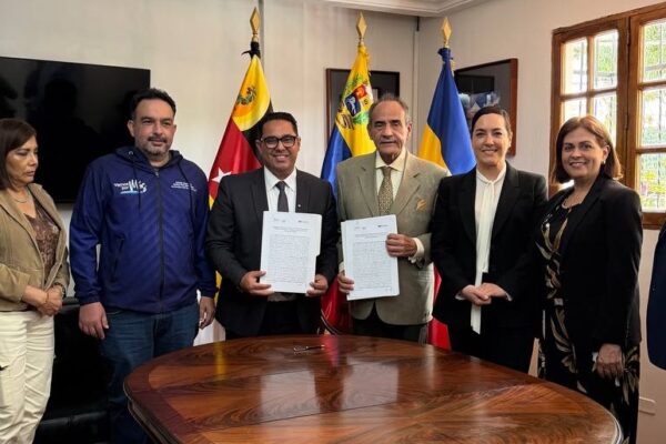 Alcaldía de El Hatillo y la USM ratifican alianza educativa para otorgar becas universitarias