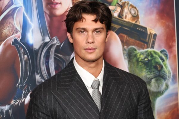 Por el poder de grandes habilidades: Nicholas Galitzine sobre la transformación de He-Man