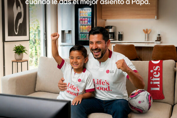 PAPÁ VIVE LA FIESTA DEL FÚTBOL EN PRIMERA FILA SIN SALIR DE CASA