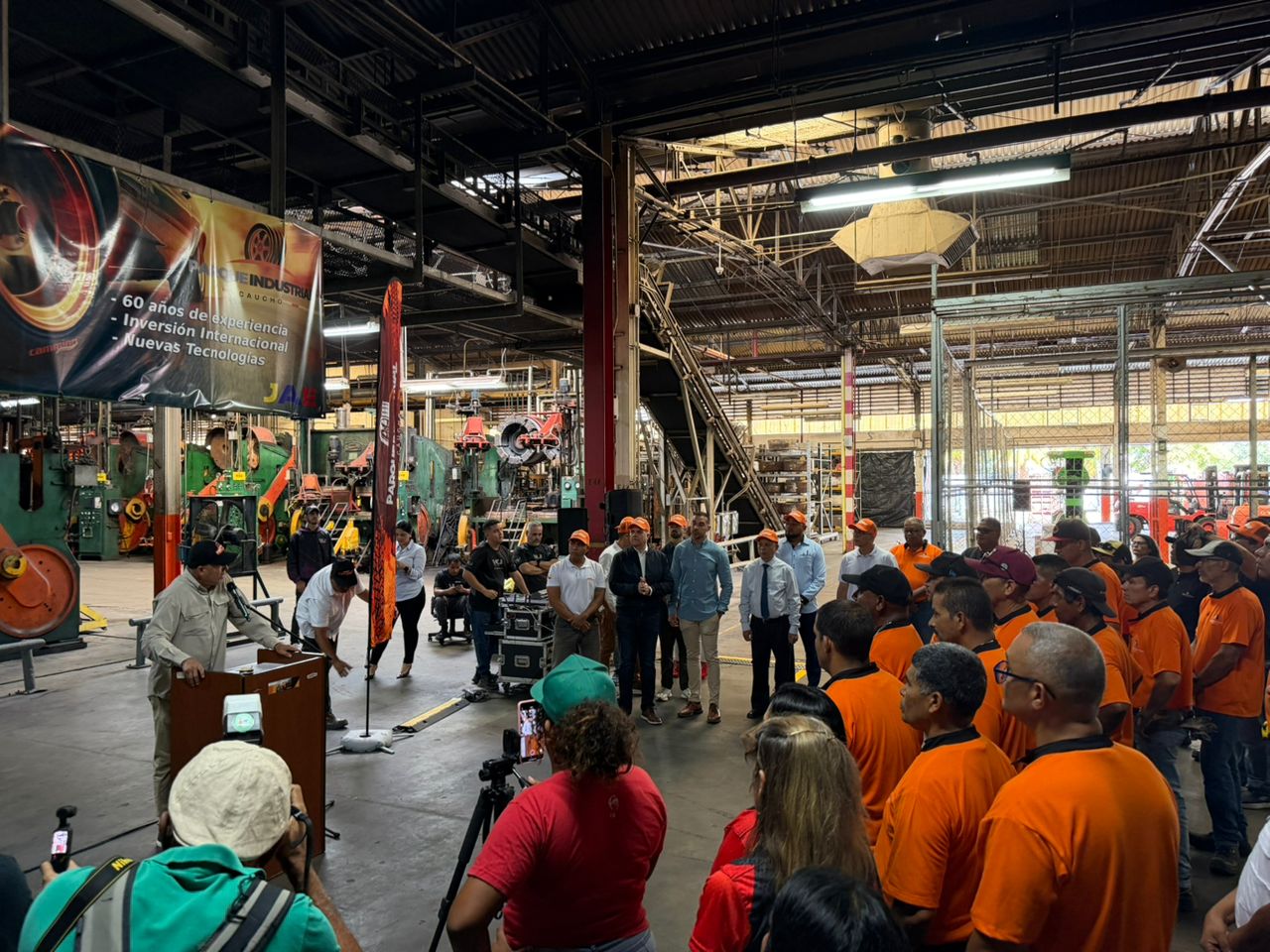“Parque Industrial Caucho” inicia producción de cauchos para motocicletas en Venezuela