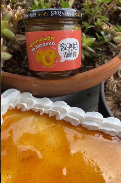 Torta de Durazno: Un tributo a la tradición con el toque de Secretos de la Abuela