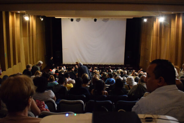 Destellos de Cine presenta por primera vez en Venezuela el universo visual de la cineasta Deborah Stratman..