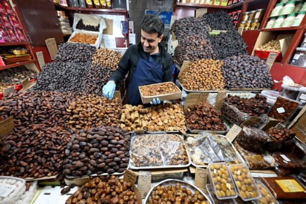 El encuentro romántico de Kuwait con las palmeras se convierte en un amor eterno