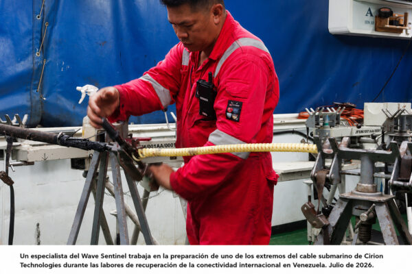 La solución que devolverá la conectividad internacional a Venezuela, está cada vez más cerca. Los equipos especializados a bordo del Wave Sentinel, continúan avanzando en la recuperación del cable submarino de Cirion en Venezuela