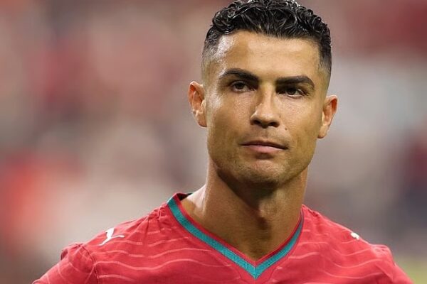 Cristiano Ronaldo da el salto a Hollywood con su debut en televisión como guionista y productor ejecutivo en el crudo drama futbolístico ‘Day 1s’.