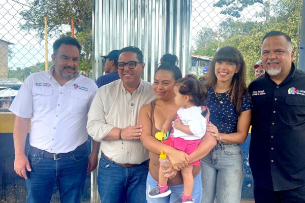 Alcaldía de El Hatillo atendió a 50 familias de la zona rural  con el “Plan Mejora Tu Techo”