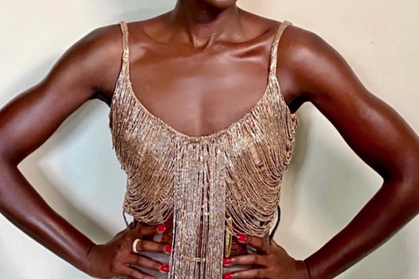 LUPITA NYONG’O LUCE UN DISEÑO DE ELIE SAAB