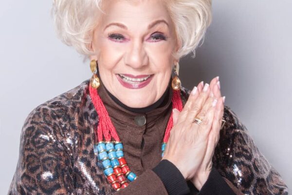 La Primerísima Mirla Castellanos disfruta 46 años después el gran éxito de su tema «Maldito Amor».