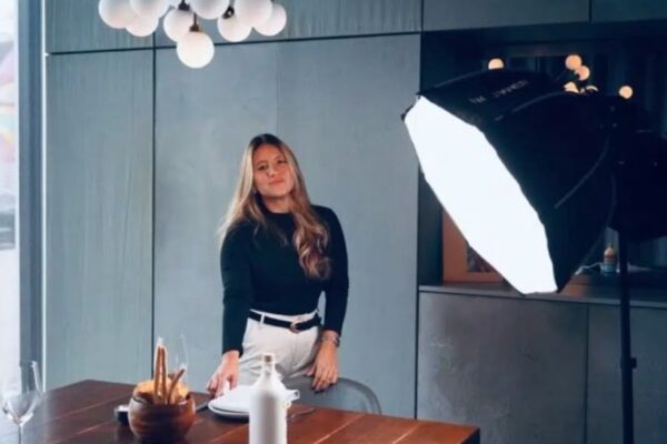 Elizabeth Velásquez cuenta historias y noticias a través de su cámara