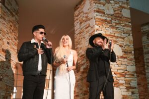 CHYNO Y NACHO ESTRENAN JUNTO A ELENA ROSE EL VIDEO OFICIAL DE “D’LEJITOS”