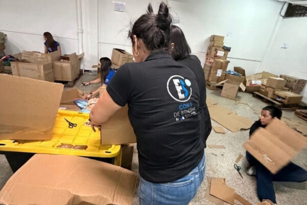 El equipo de Con B de Bienestar y Jorge Alvarado & Asociados se despliega junto al DVC en jornadas de apoyo comunitario