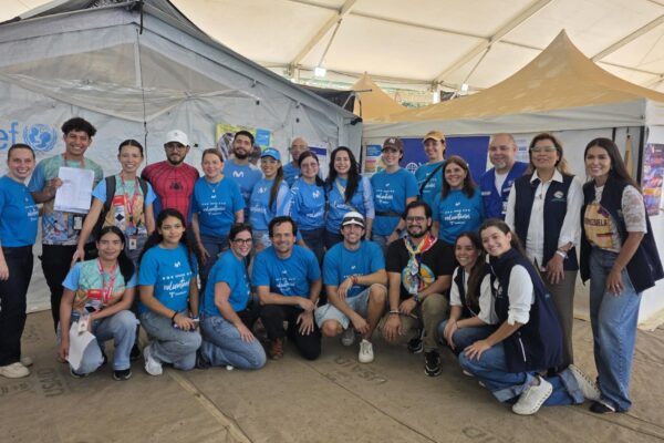Fundación Telefónica Movistar brinda apoyo educativo y emocional a más de 500 niños y jóvenes en campamentos transitorios