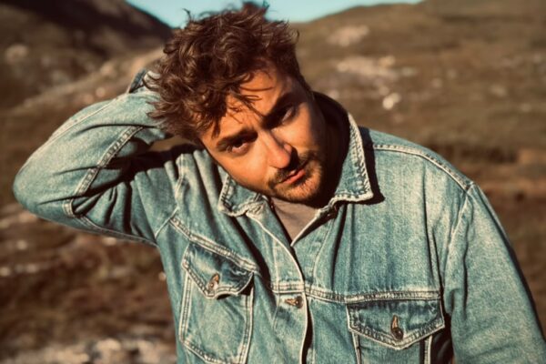 Alec Whaite: El perfil que redefine el alcance del actor venezolano en Europa