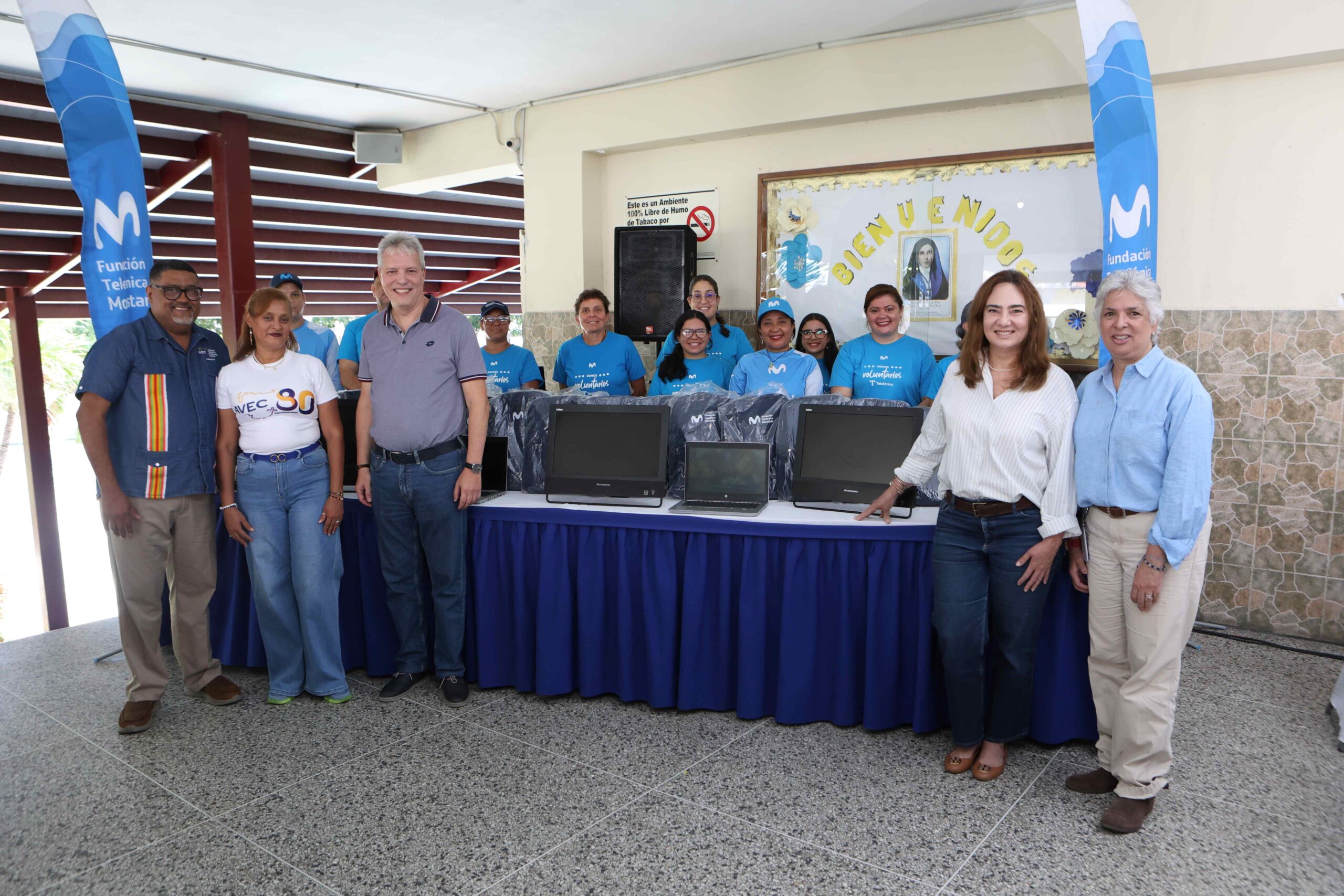 Movistar entregó 500 kits escolares para apoyar a estudiantes de La Guaira