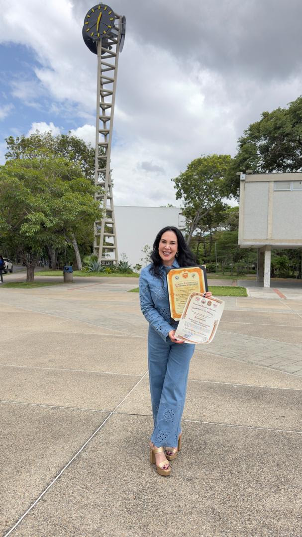 Diana Patricia «La Macarena del Mundo» recibió reconocimientos académicos de gran envergadura