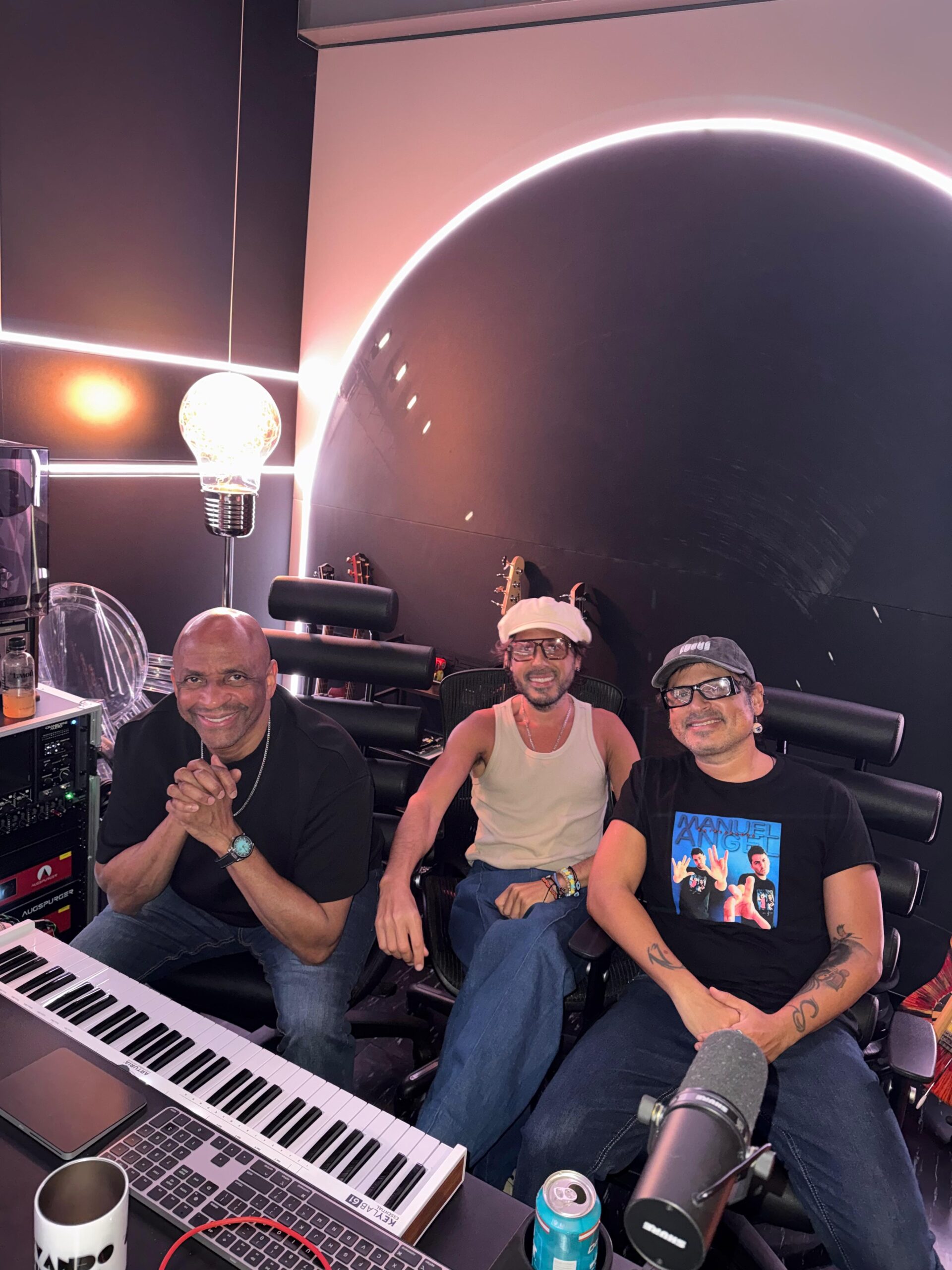 Servando y Florentino repiten la fórmula de 1997 junto a Sergio George y presentan el primer sencillo de su Lado B: “K-Bron”