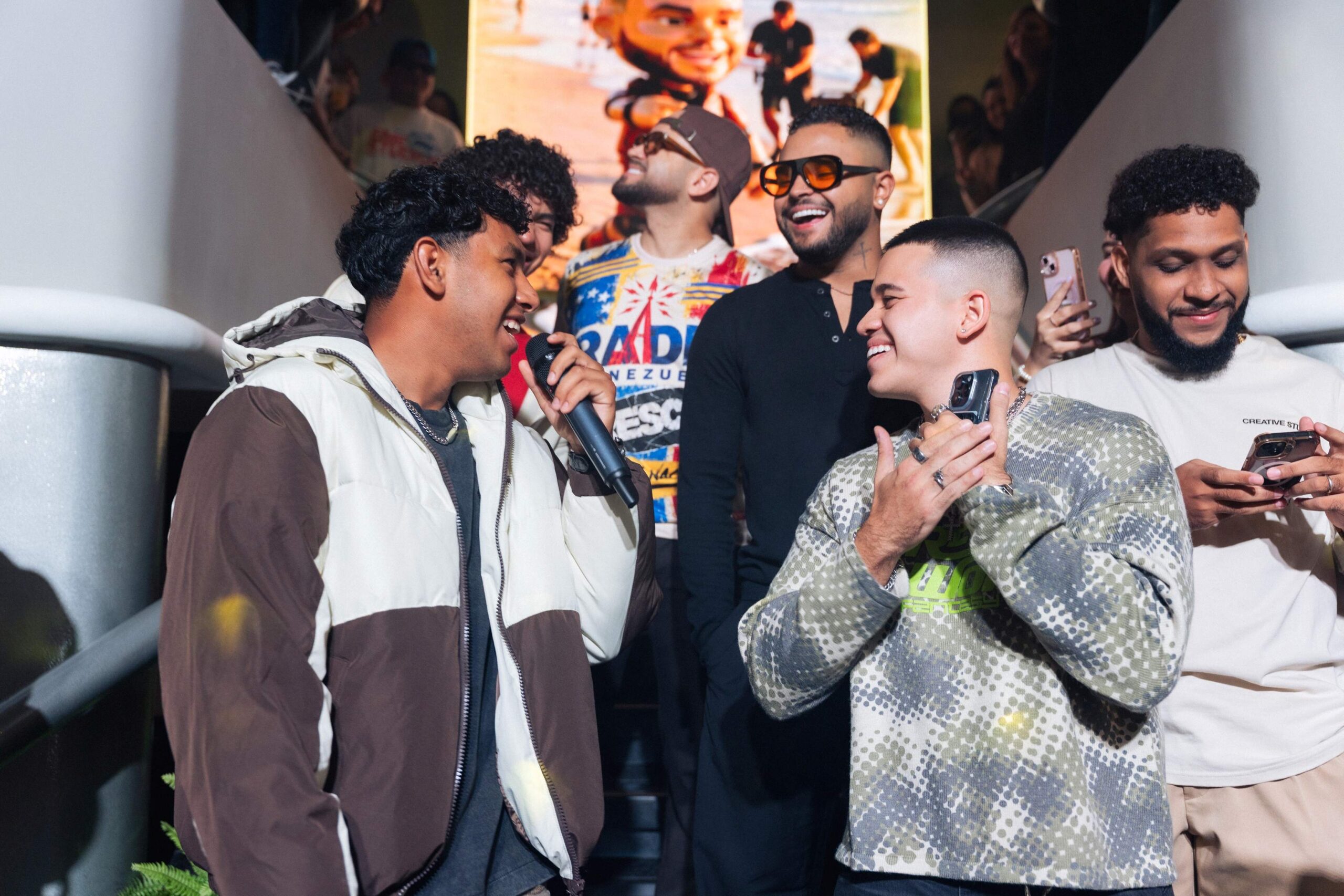 Chyno y Nacho conectan su trayectoria con la escena emergente en su nuevo álbum “Radio Venezuela Fresco”