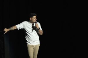 “Seguimos continuando”: el nuevo stand-up con el que Deivis Correa vuelve a los escenarios