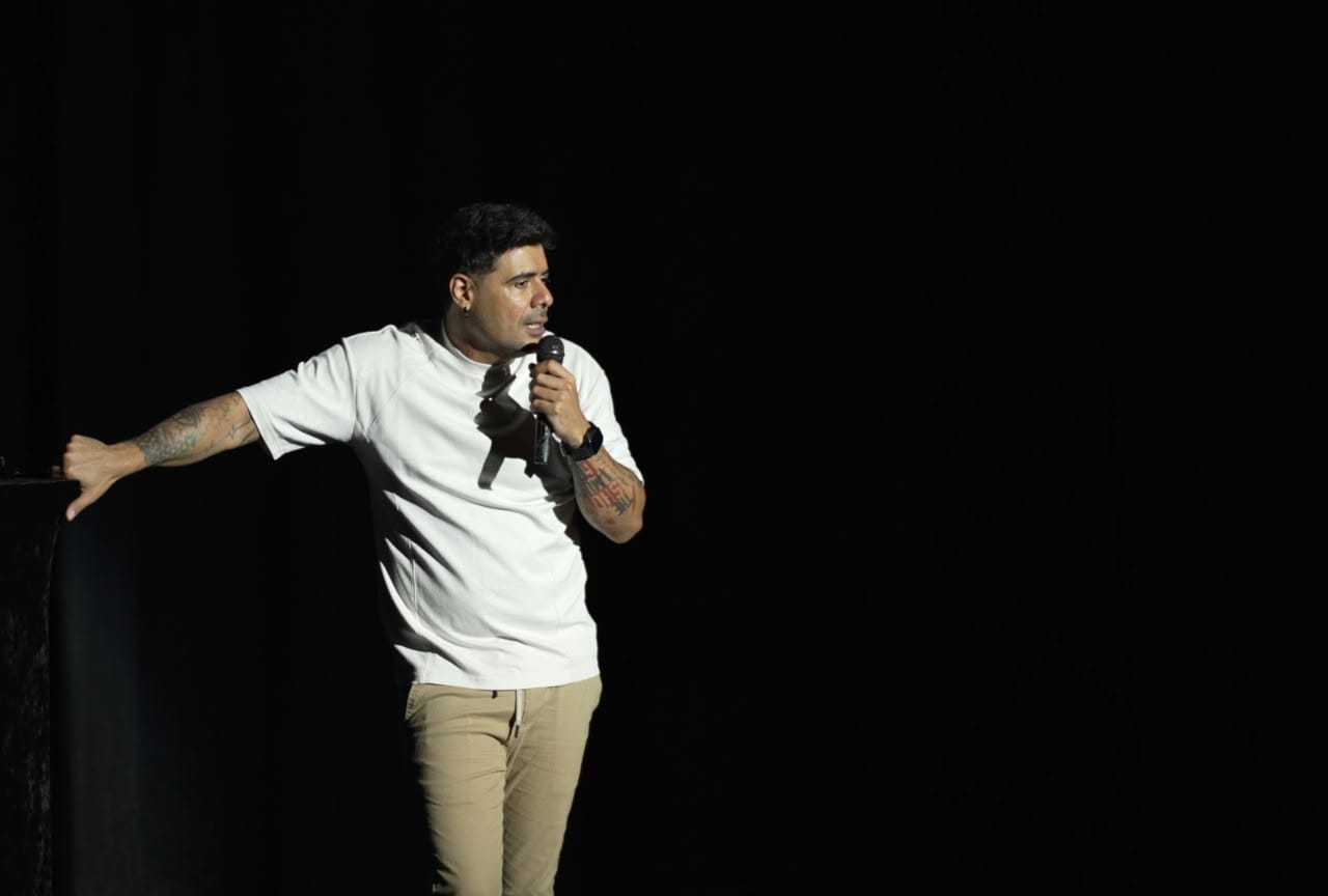 “Seguimos continuando”: el nuevo stand-up con el que Deivis Correa vuelve a los escenarios