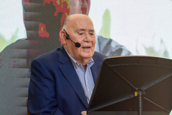 “Los sueños no se jubilan”: Francisco Pérez Rendiles presenta ‘Cuando en ti pienso’