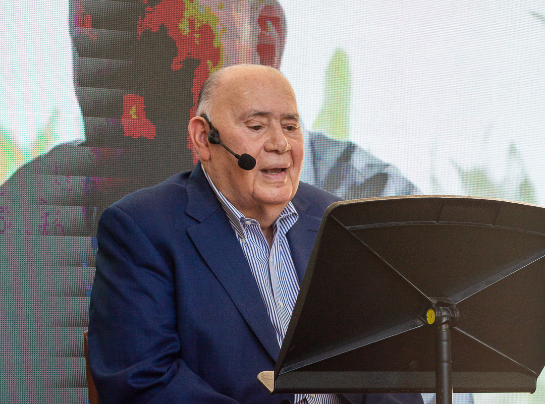 “Los sueños no se jubilan”: Francisco Pérez Rendiles presenta ‘Cuando en ti pienso’
